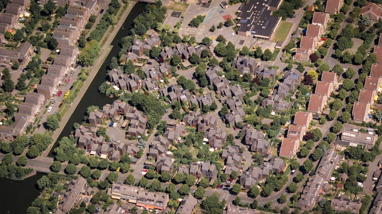 Daken van ‘indianendorp’ in Alkmaar-Noord moeten in 2025 vervangen zijn