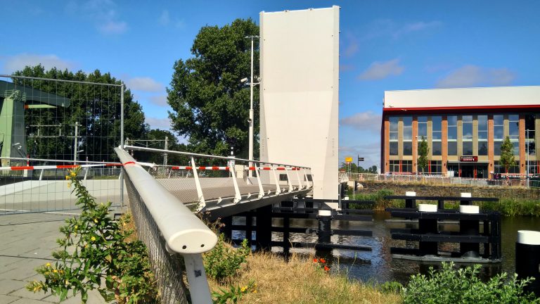College vraagt steun voor ‘juridische verkenning’ stappen tegen bouwers Victoriebrug