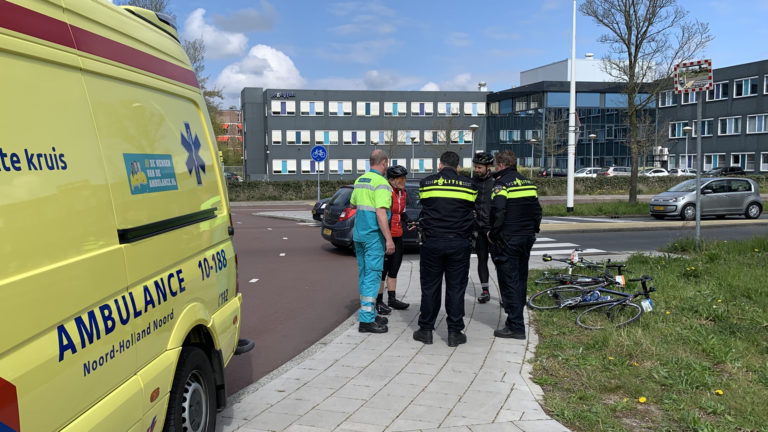 Deelnemer Ronde van Noord-Holland aangereden op rotonde Zeswielen