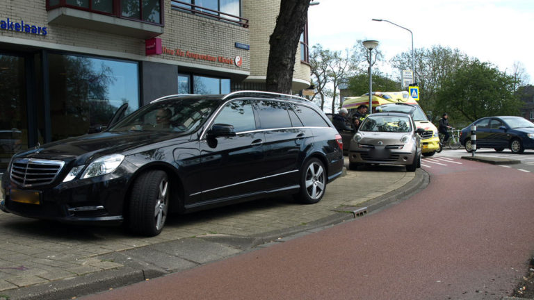 Kop-staartbotsing op Geestersingel voor zebrapad Bergerbrug