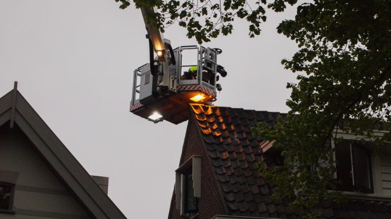 Twee brandweerwagens naar schoorsteenbrand aan Westerweg