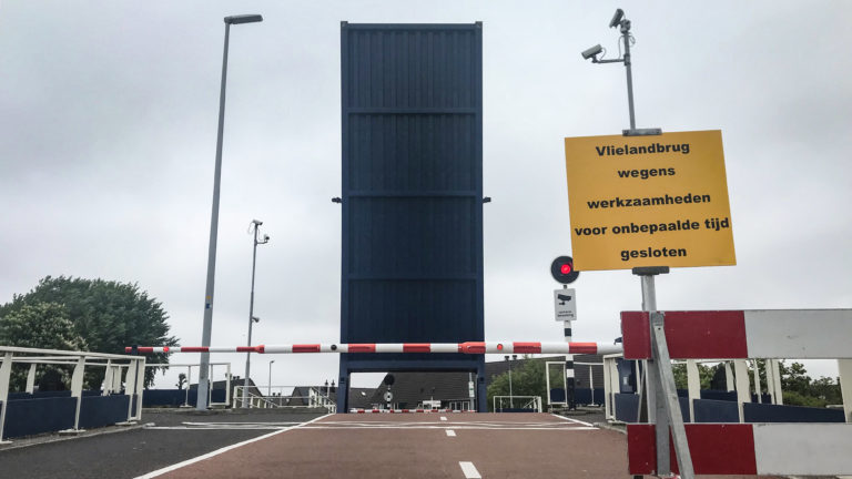 Vlielandbrug kampt met defect; uniek onderdeel zorgt voor vertraging bij reparatie