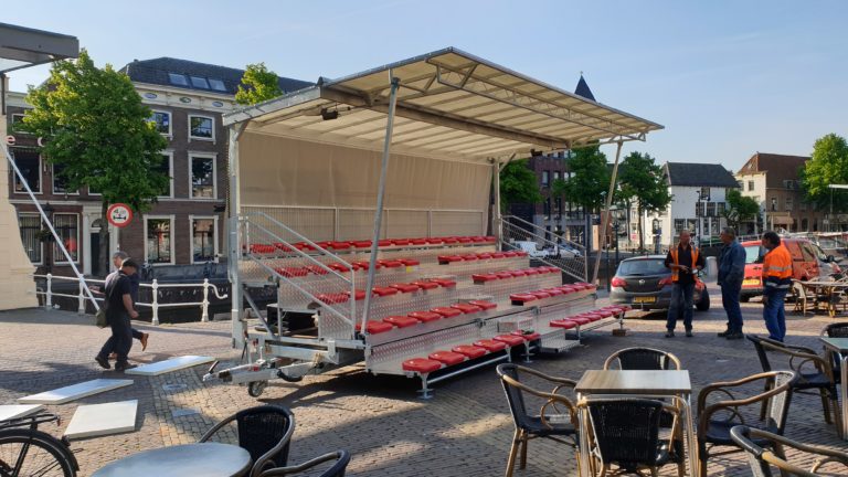 Succesvolle proefplaatsing nieuwe tribune Kaasmarkt