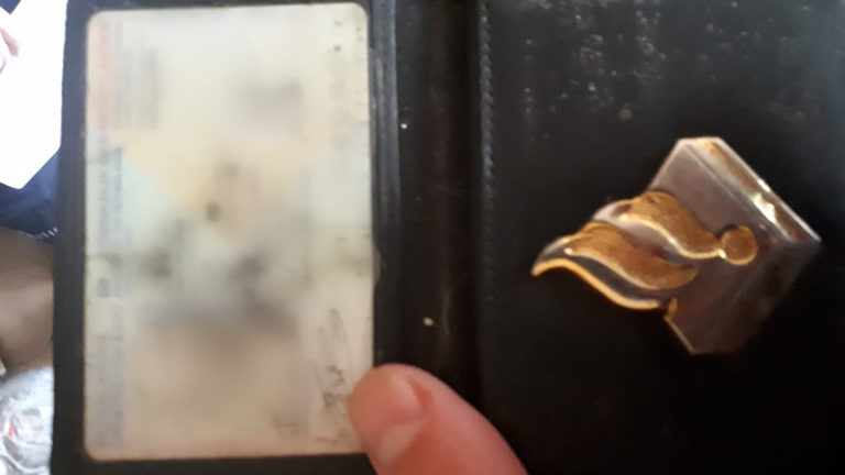 Alkmaarse politie neemt valse politiebadge in beslag in De Mare