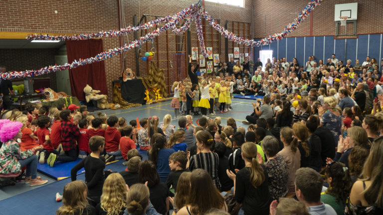 Feestweek geopend op jarige Liereland-school