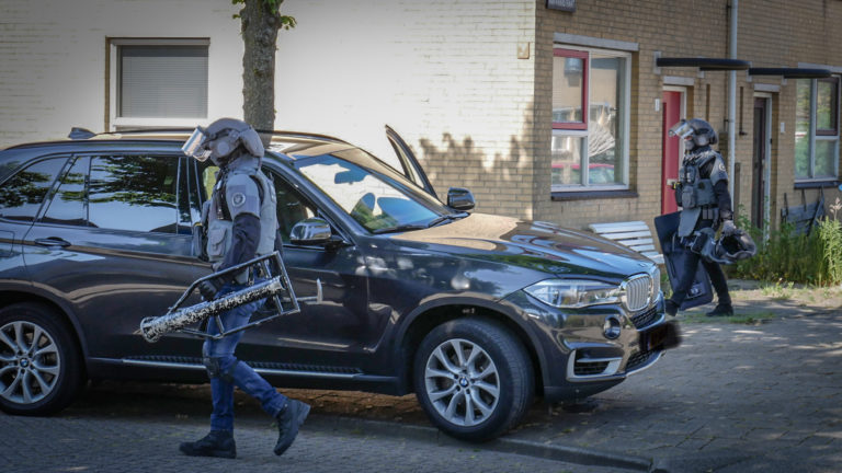 Inzet arrestatieteam voor verwarde man in woning Navarastraat Alkmaar
