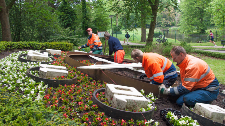 Alkmaarse bloemenklok weer fleurig