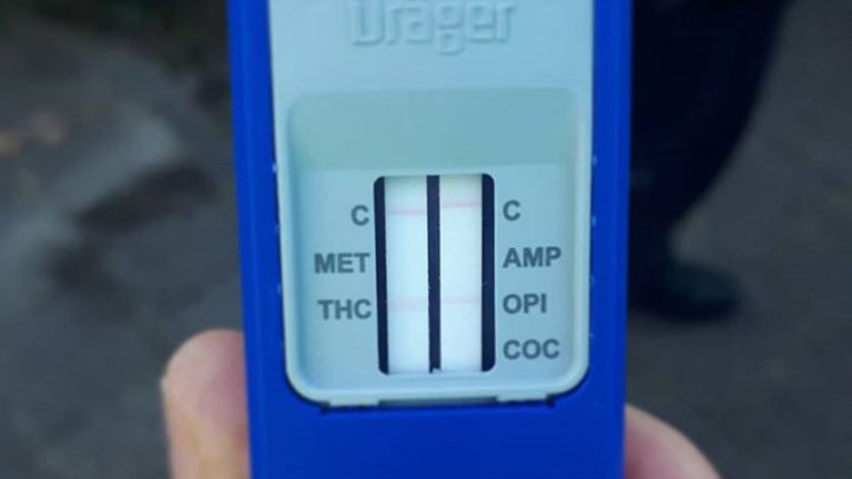 Snorfietsende drugsgebruiker gesnapt vanwege geschorst voertuig