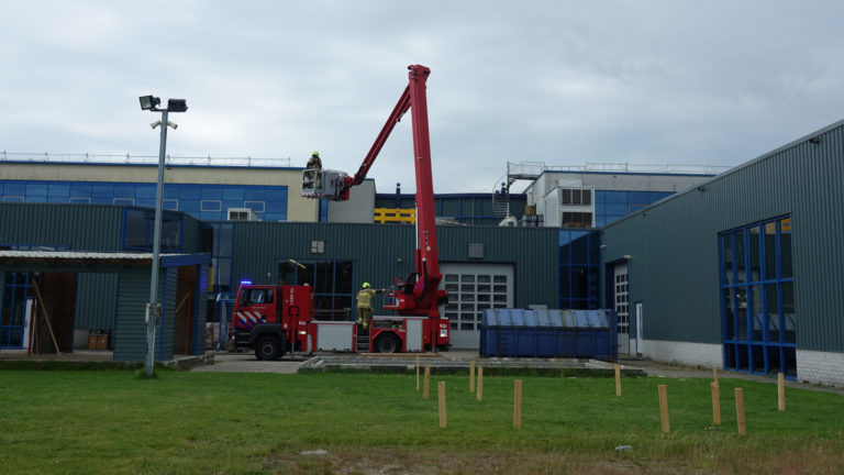 School aan W.M. Dudokweg ontruimd vanwege brandje op dak