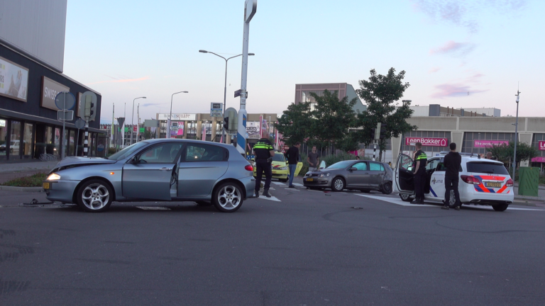 Voorrangsfout en snelheid leiden tot harde botsing op Overstad