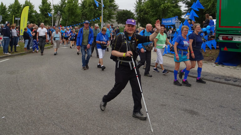 Visueel beperkte Roland krijgt geen dispensatie meer voor Nijmeegse 4daagse: “Je mankeert niks aan je benen”