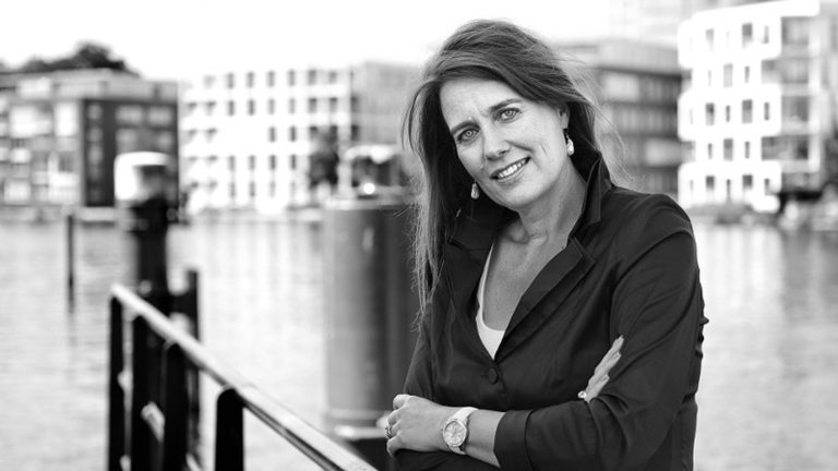 Vierde avondkaasmarkt in teken van 100 jaar vrouwenkiesrecht