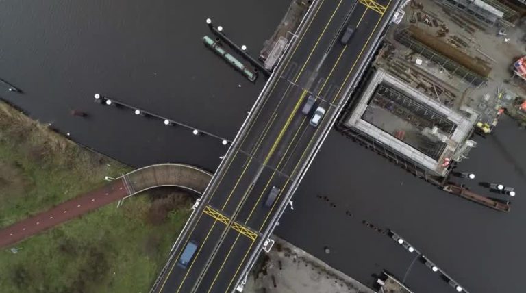 Gedeputeerde Tekin bereidt maatregelen Leeghwaterbrug voor