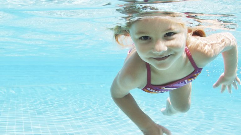 Snelcursussen B en C diplomazwemmen in zwembad De Hout