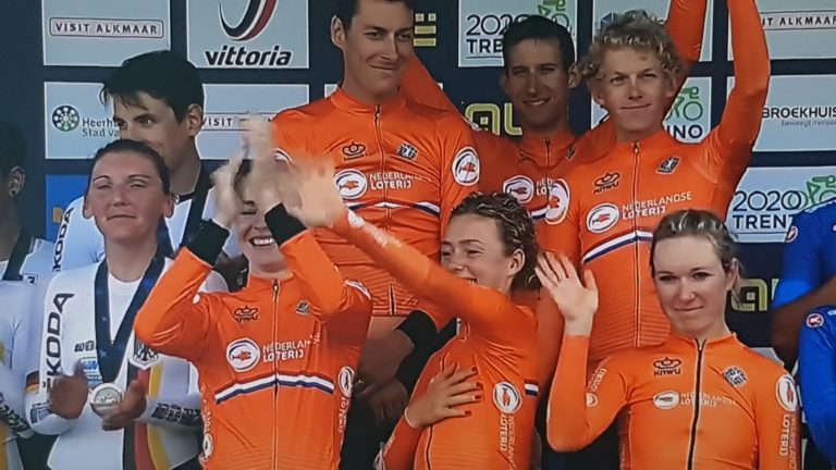 Nederlanders winnen goud bij allereerste EK Mixed Team Relay