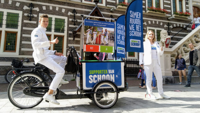 ‘Schoonhosts’ in Alkmaarse binnenstad vanwege verkiezing Schoonste Winkelgebied