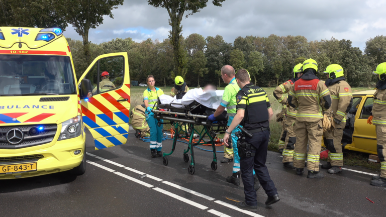 Frontale aanrijding op N242 bij Heerhugowaard; twee gewonden
