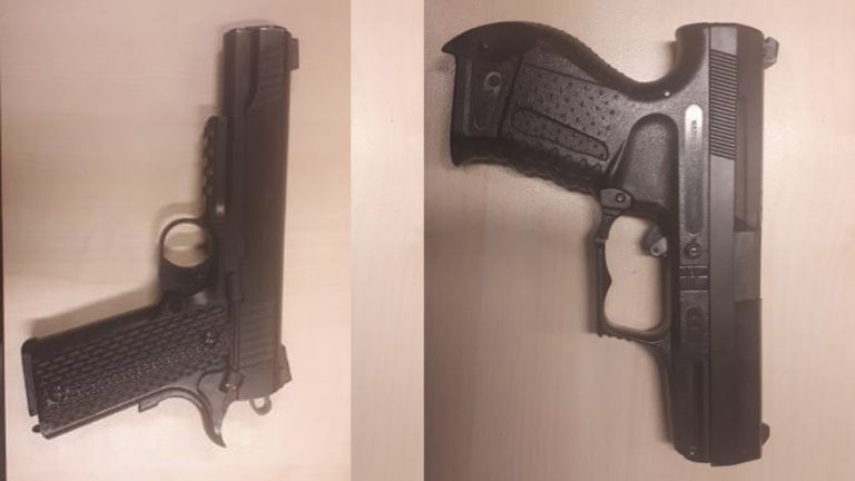 Aanhouding door politie Heerhugowaard vanwege bezit nepwapens