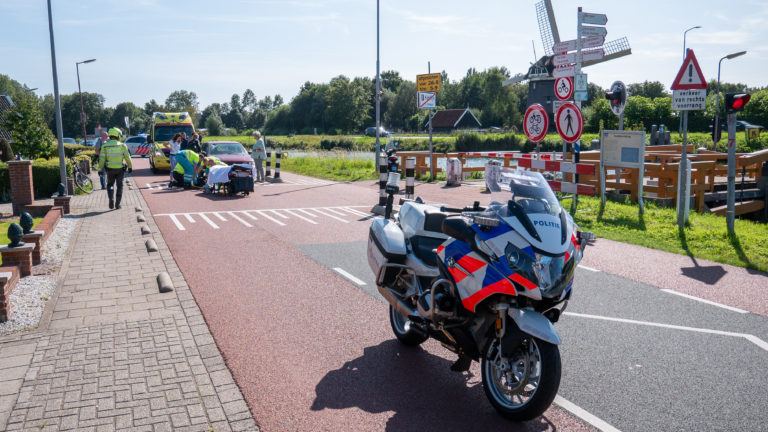 Meisje op fiets geschept tijdens afslaan richting Koedijkervlotbrug