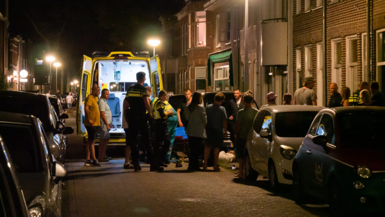 Frontale aanrijding fietser en scooter op Varnebroek in Alkmaar