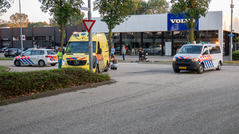 Vers gelegd grind zorgt voor schuiver met scooter; bestuurder en passagier gewond