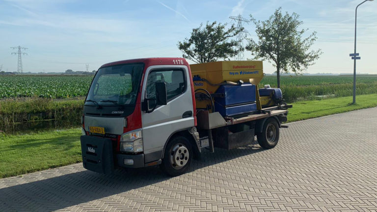 Rondrijdende strooiwagens midden in de zomer??