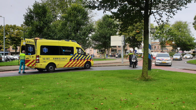 Scooterrijder gewond bij val op rotonde Geestersingel