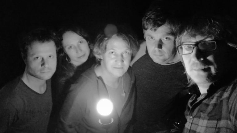 The Gathering viert 30e levensjaar met ‘Auto-reverse’ in Victorie ?