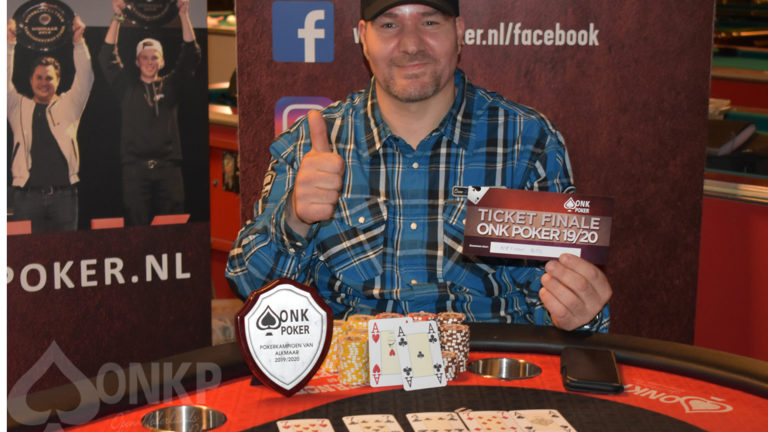 Herman Bos pokerkampioen van Alkmaar met full house AAA77