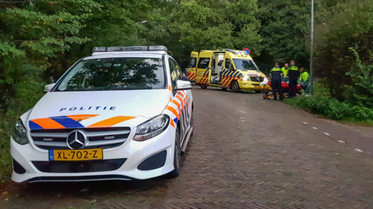 Hardloper ernstig gewond; politie op zoek naar ‘doorrijder met harde muziek’
