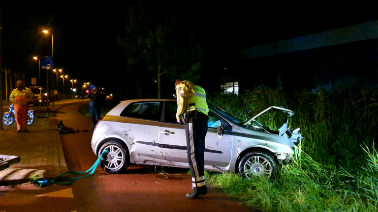 Mislukte inhaalmanoeuvre leidt tot ravage op Nieuwe Schermerweg
