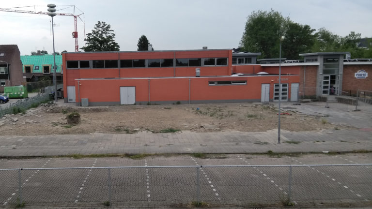 Stompetoren krijgt geen moderne voetbalkooi, maar eenvoudig plein: “Mijn jongens hadden liever een voetbalkooi gehad”