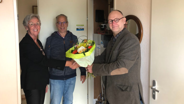 Eerste bewoners van Zuidwijk en Huygenhoek aangesloten op glasvezel