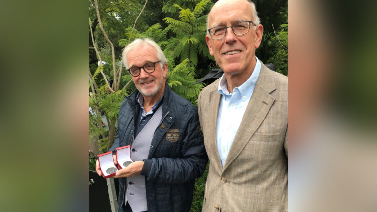 Eerste Hortuspenning uitgereikt aan burgemeester