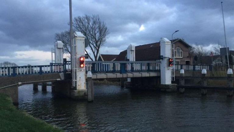 Hefbrug bij Oterleek tot nader order ook voor gemotoriseerd wegverkeer dicht