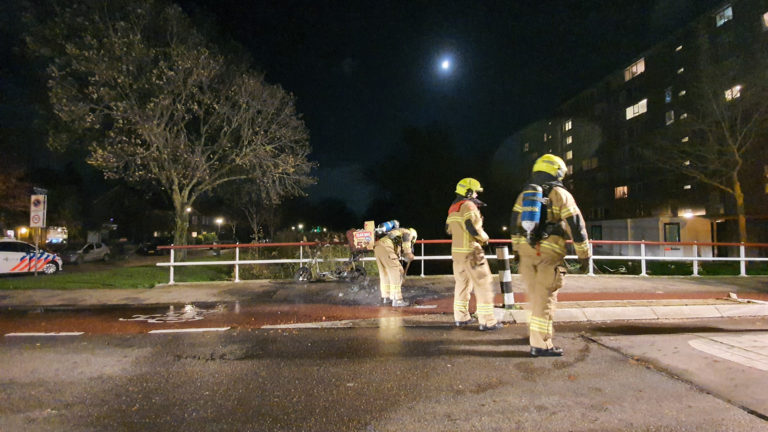 Pizza-scooter vat spontaan vlam in Alkmaar