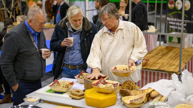 Kaasproeverij van het Kaasgenootschap bepaalt de smaak van AlkmaarsGoud