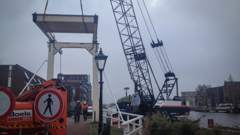 Hondsboschbrug op de Eilandswal tijdelijk zonder bovenkant