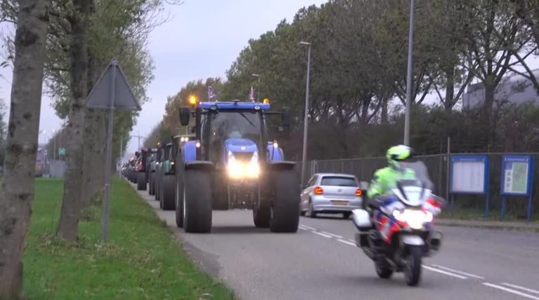 Boeren in actie op op- en afritten snelwegen: “Nog steeds grote zorgen”