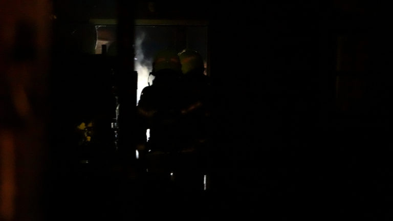 Brand in schuur naast dierenverblijven aan Ursemmerweg in Ursem