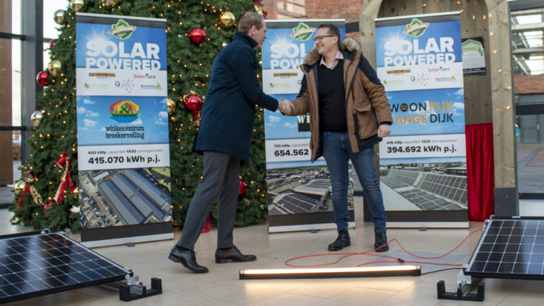 Wethouder Langedijk feliciteert Van den Heerik Projecten met verduurzaming