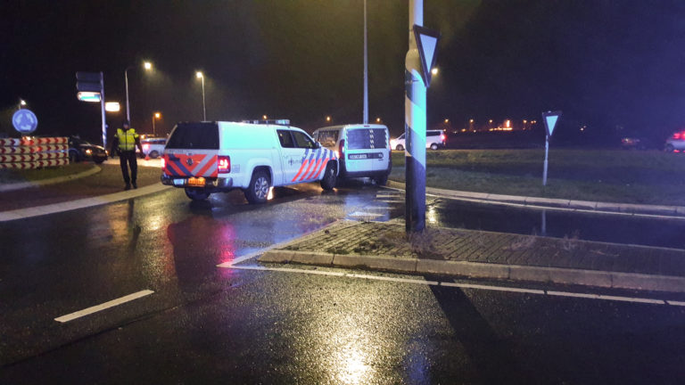 Achtervolging met hoge snelheid na melding ANPR camera eindigt op rotonde