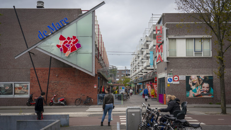 Kerstevent in De Mare valt in het water vanwege harde wind