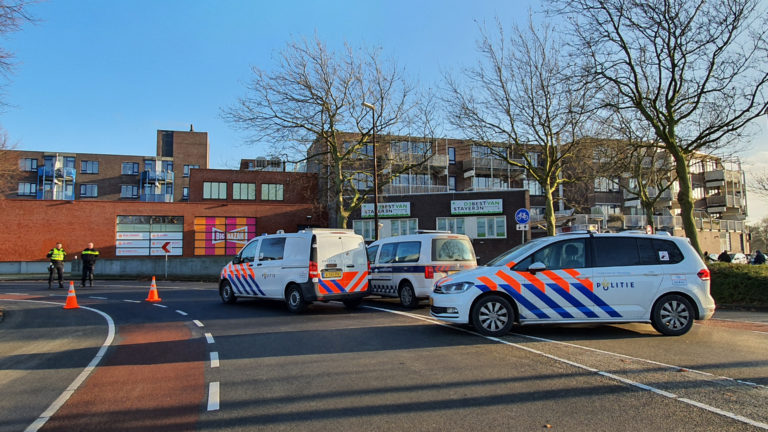 Aanhoudingen inzake inbraak politieauto; duo greep dienstwapen agent