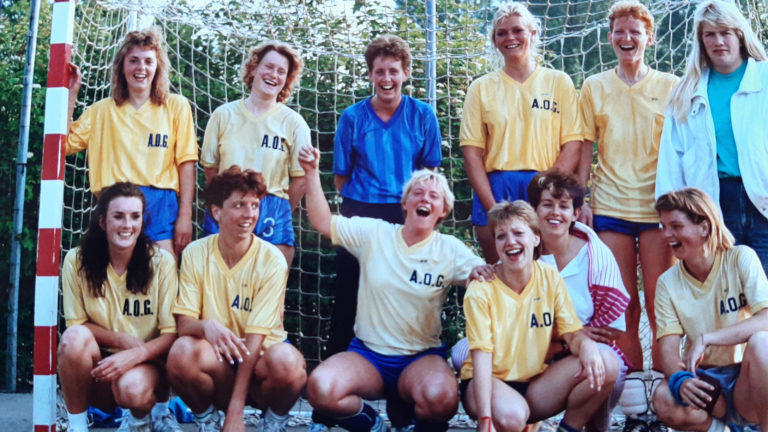 Reünie oude handbalvereniging AOG met lezing van historicus Bert Muis