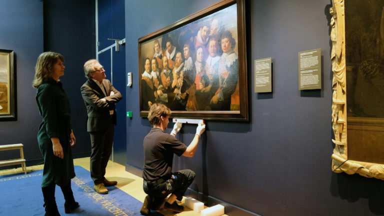 Vroegste schuttersstuk van Van Everdingen gerestaureerd en wel terug in Alkmaar