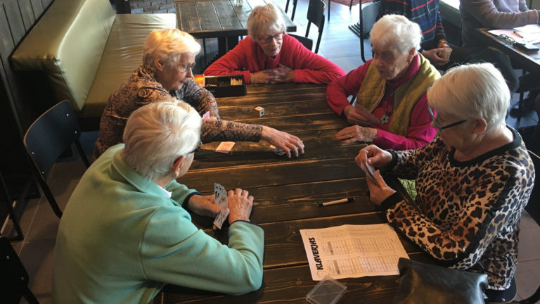 Kaas- en wijnproeverij tijdens ouderenmiddag De Derde Helft ?