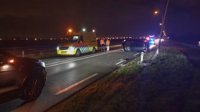 Eenzijdig ongeval N242 bij Heerhugowaard; mogelijk drank in het spel