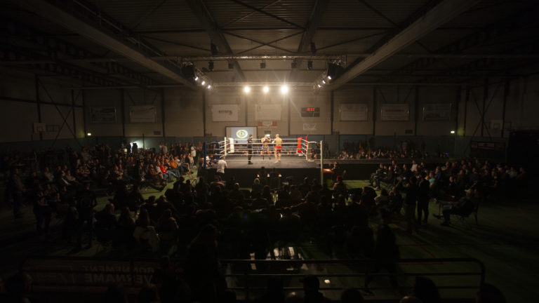 Alkmaarse Ismail Ouzgni pakt titel tijdens kickboksgala House of Pain 2020