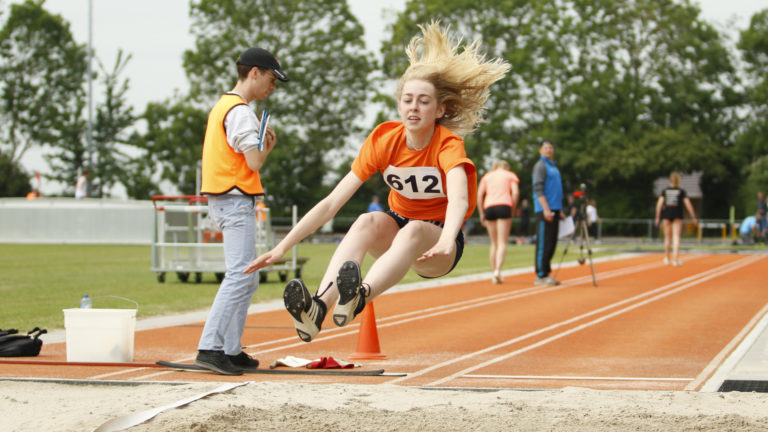 Dubbel goud voor Femke Jonker op NK Indoor Atletiek U18